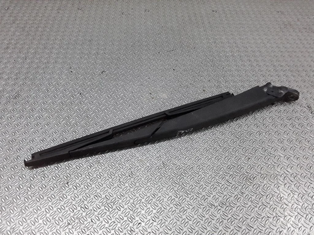 Aizmugurējā stikla tīrītājs – Opel Astra H (2004-2012)
