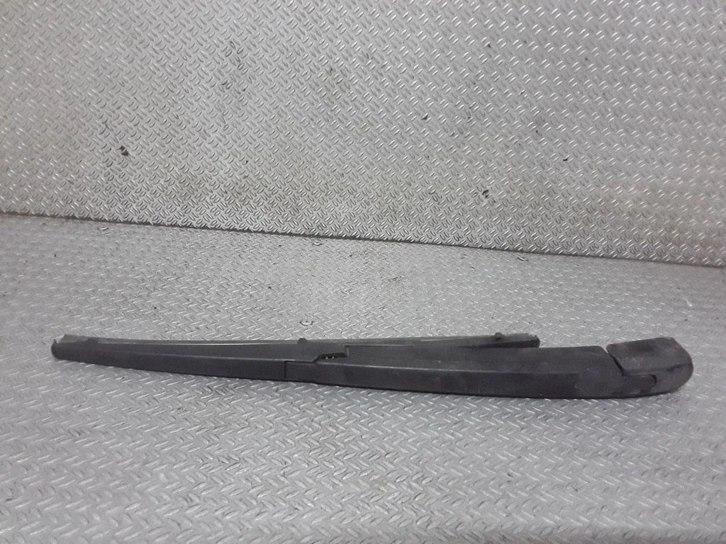 Aizmugurējā stikla tīrītājs – Mazda 5 (2005-2010)