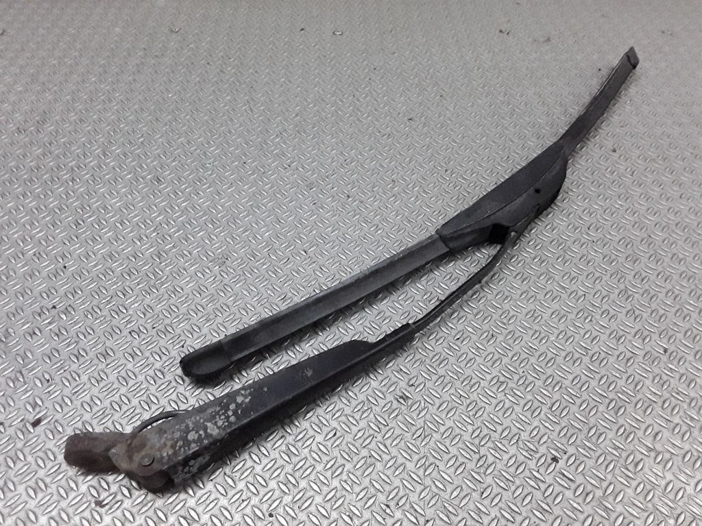Rear wiper blade – Mercedes-Benz E-Class W211 (2002-2009)