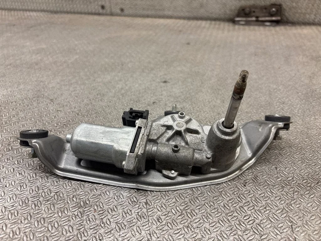 Rear window wiper motor – Mazda 3 II (2009-2013)