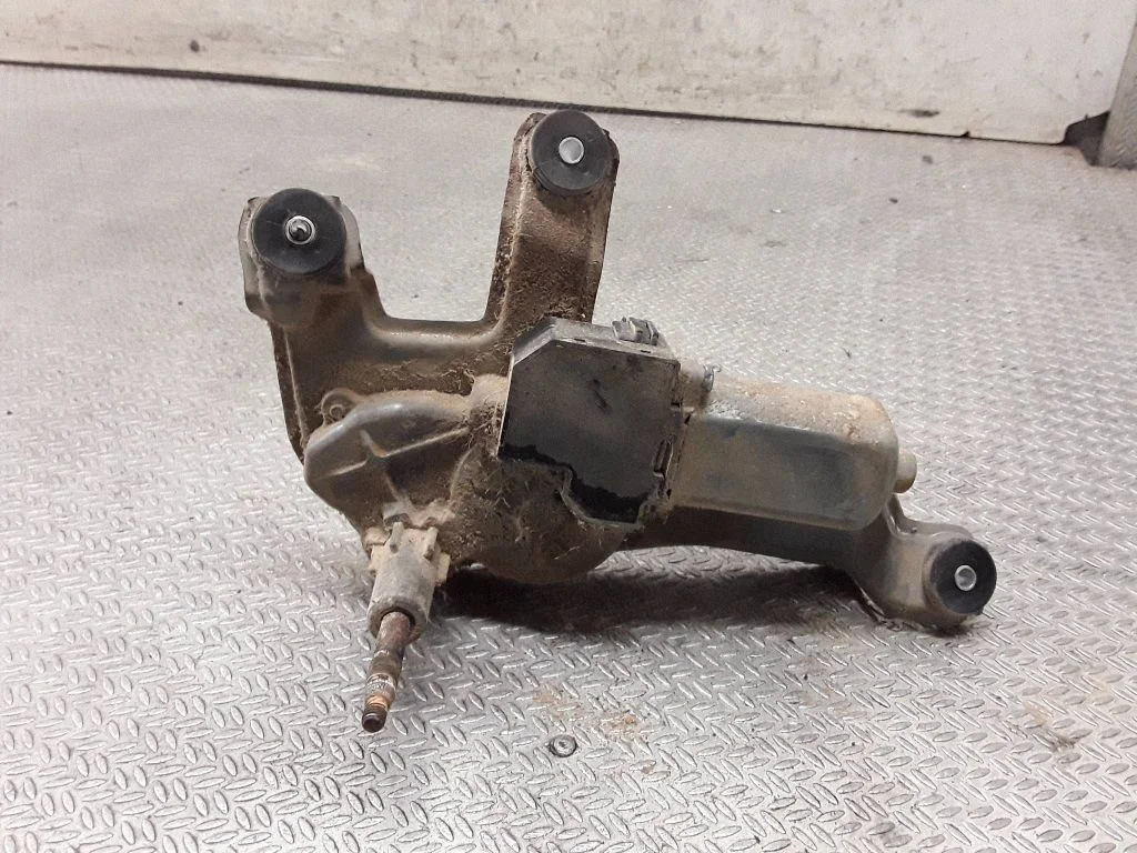 Tagaklaasi kojamehe mootor – Toyota Corolla Verso AR10 (2004-2009)