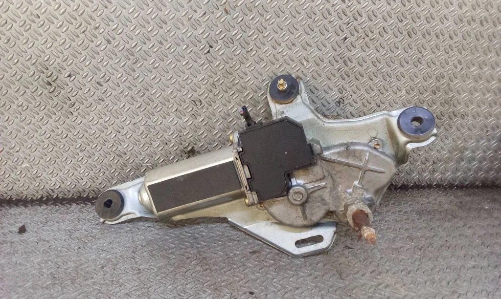 Rear window wiper motor – Toyota RAV 4 (XA20) (2000-2005)