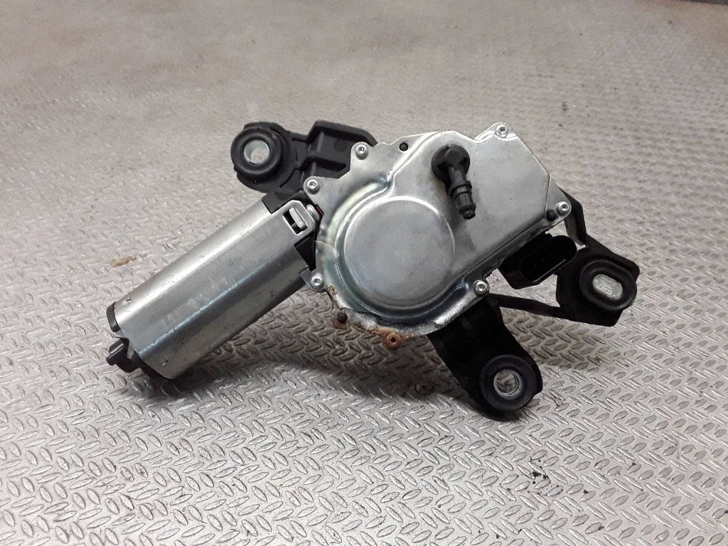 Aizmugurējā stikla tīrītāja motoriņš
