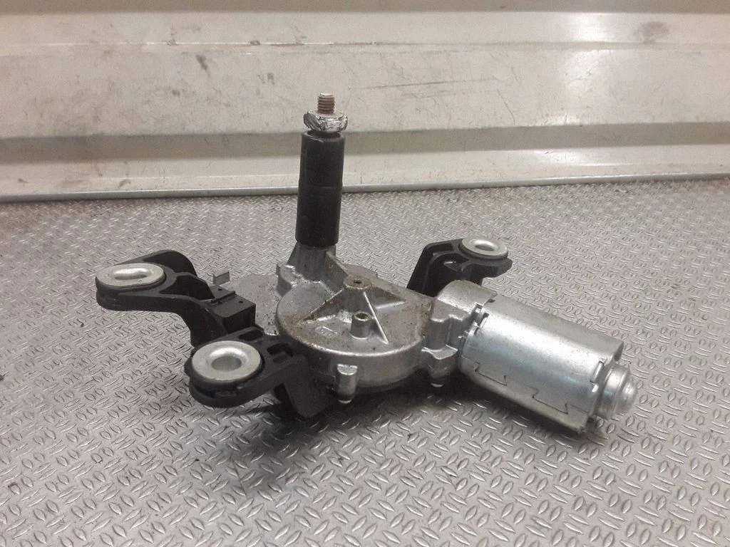 Rear window wiper motor – Volkswagen Polo V 6R (2009-2017)