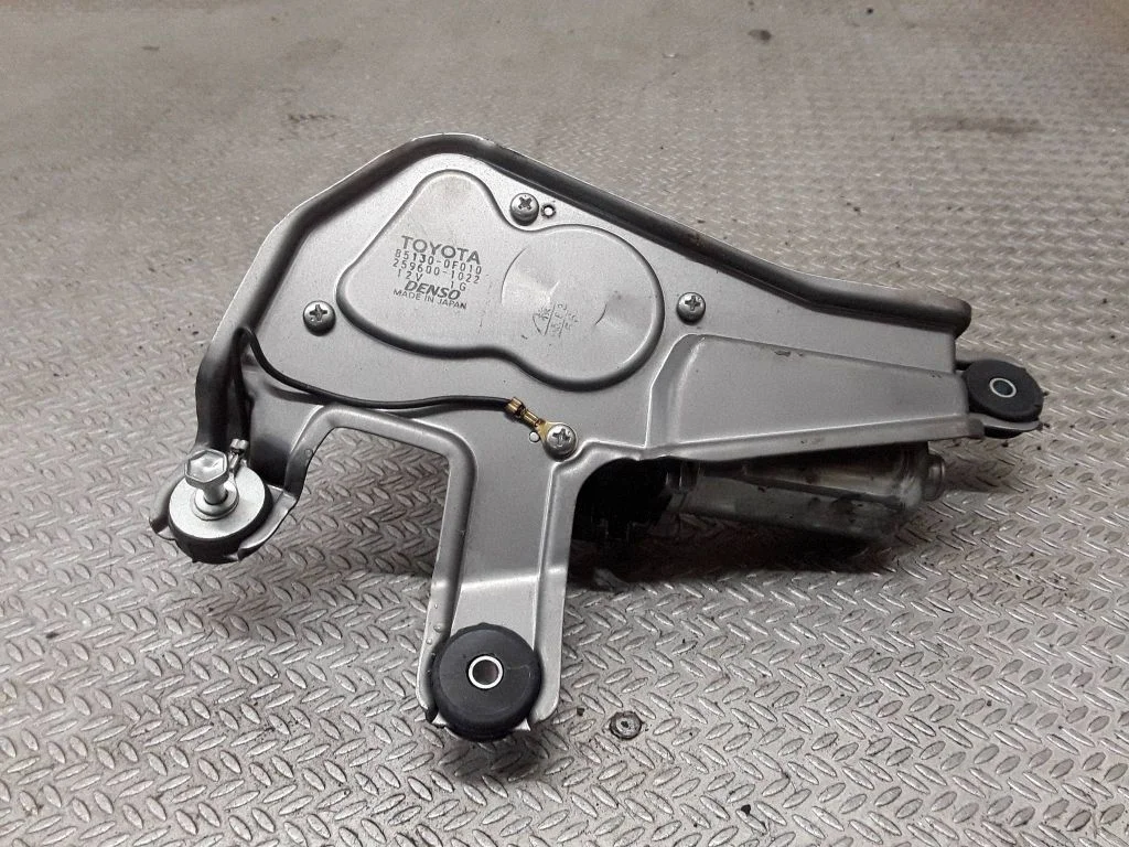 Tagaklaasi kojamehe mootor – Toyota Corolla Verso AR10 (2004-2009)