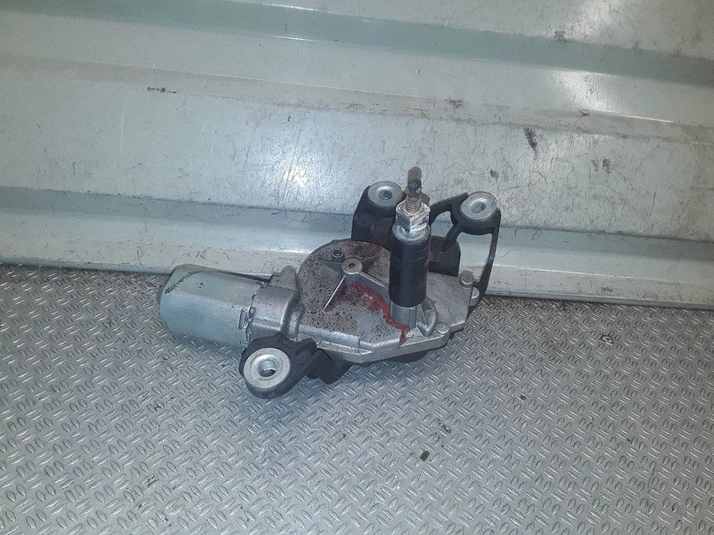 Rear window wiper motor – Volkswagen Passat B6 (2005-2010)