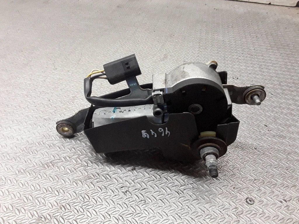 Aizmugurējā stikla tīrītāja motoriņš DLB101620
