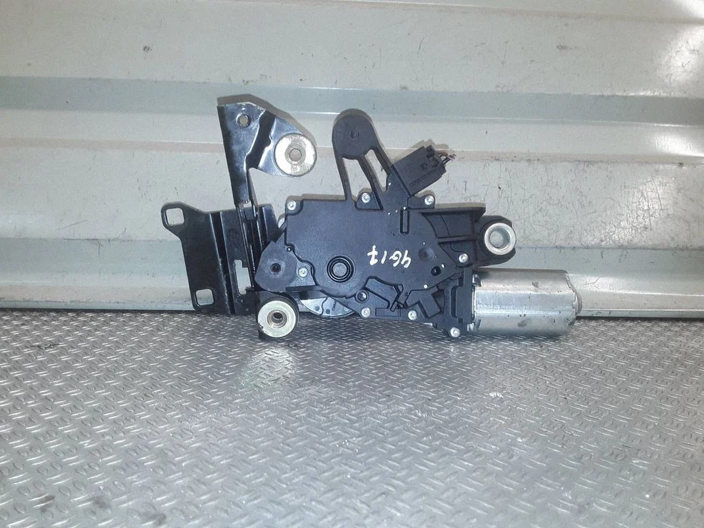 Rear window wiper motor – BMW 5 Series E60 E61 (2004-2010)