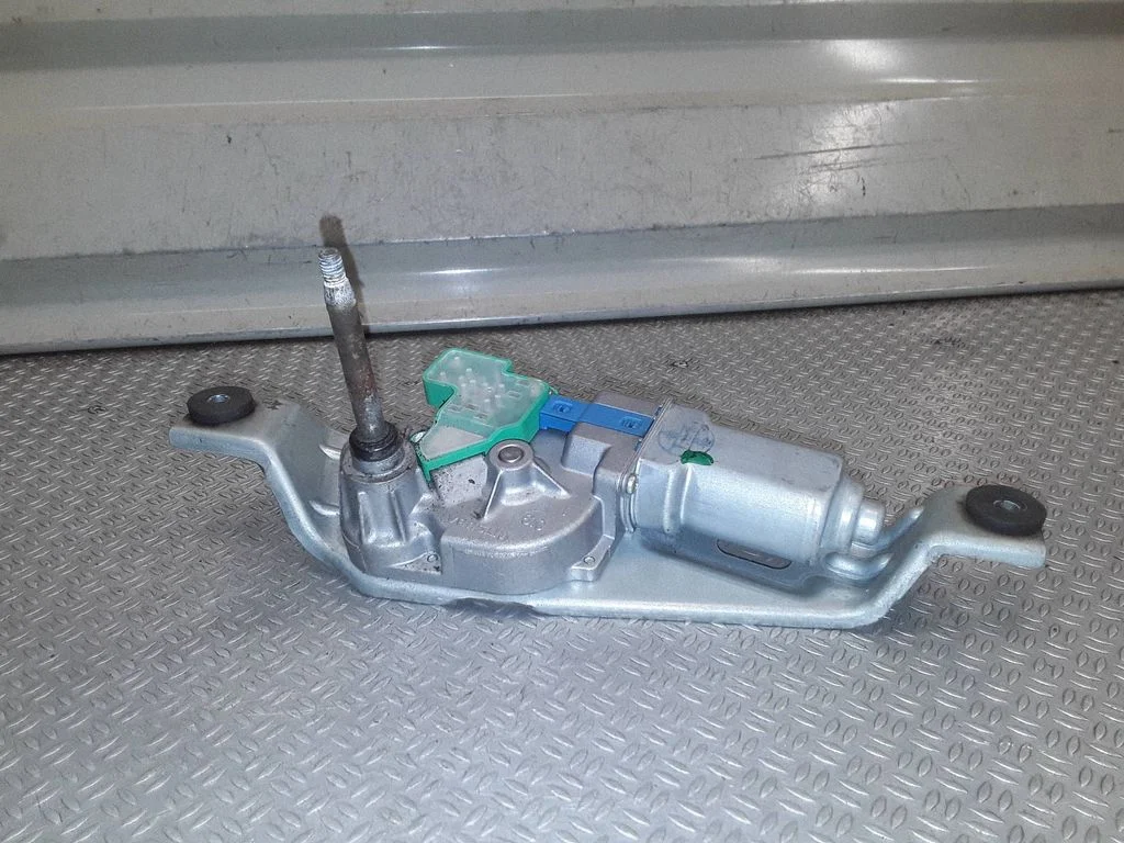 Aizmugurējā stikla tīrītāja motoriņš – Subaru Impreza III (2008-2011)