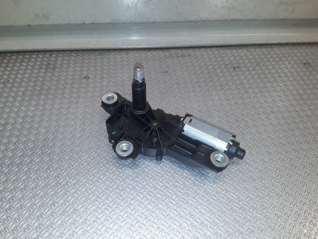 Aizmugurējā stikla tīrītāja motoriņš 53028312 – Volvo C30 (2007-2010)