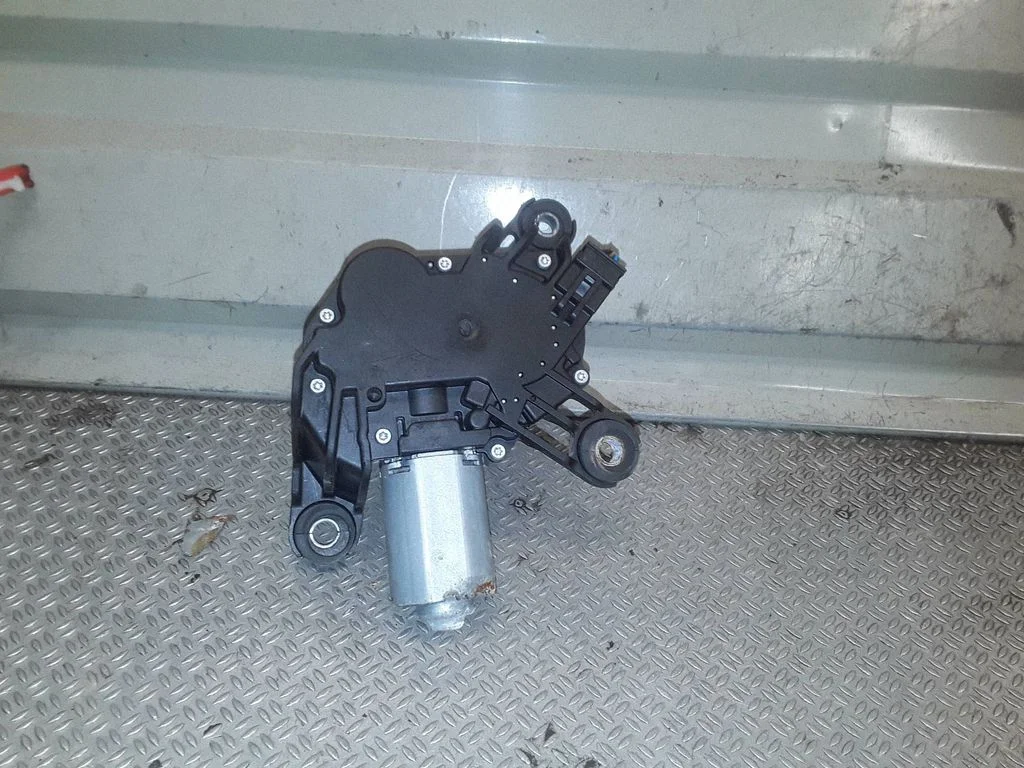 Rear window wiper motor – Opel Astra H (2004-2012)