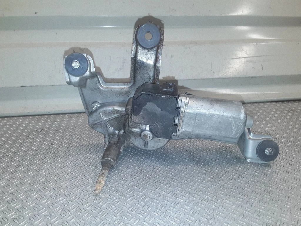 Tagaklaasi kojamehe mootor – Toyota Corolla Verso AR10 (2004-2009)