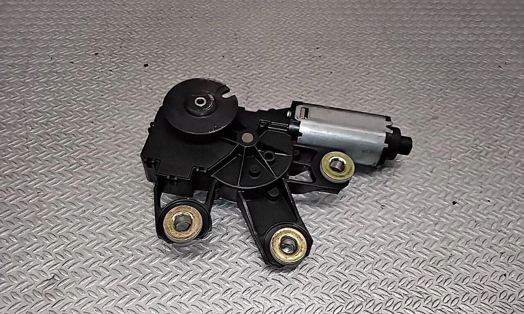 Rear window wiper motor – Volkswagen Touareg I (2002-2010)