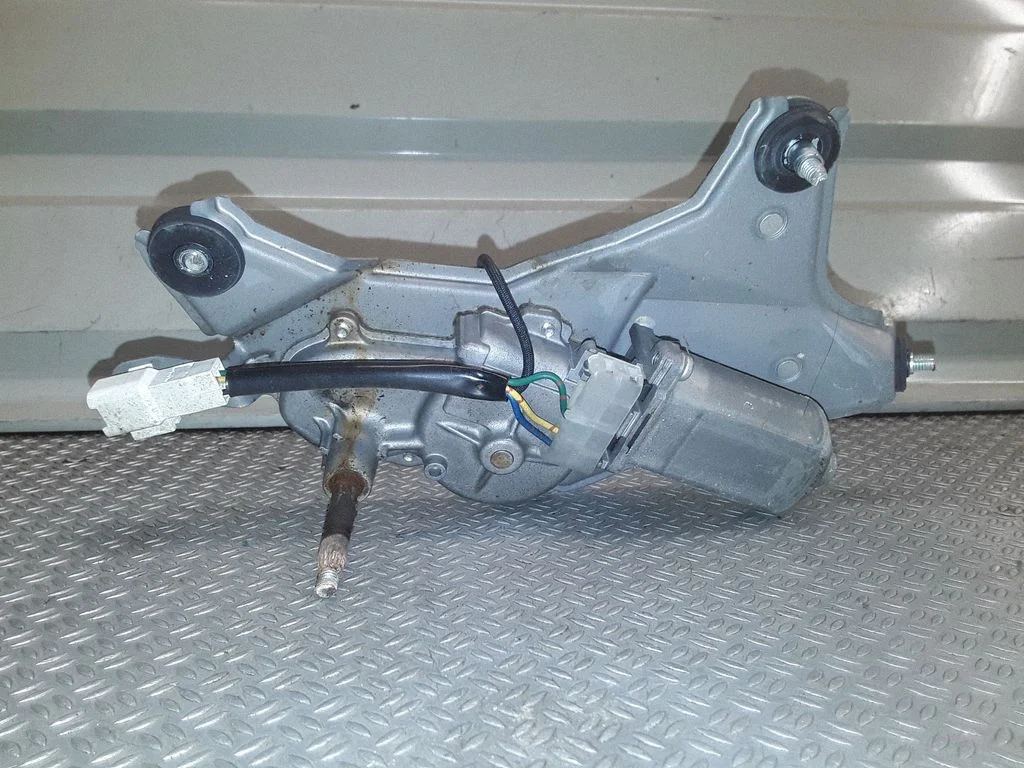 Rear window wiper motor – Toyota Prius (XW20) (2003-2009)