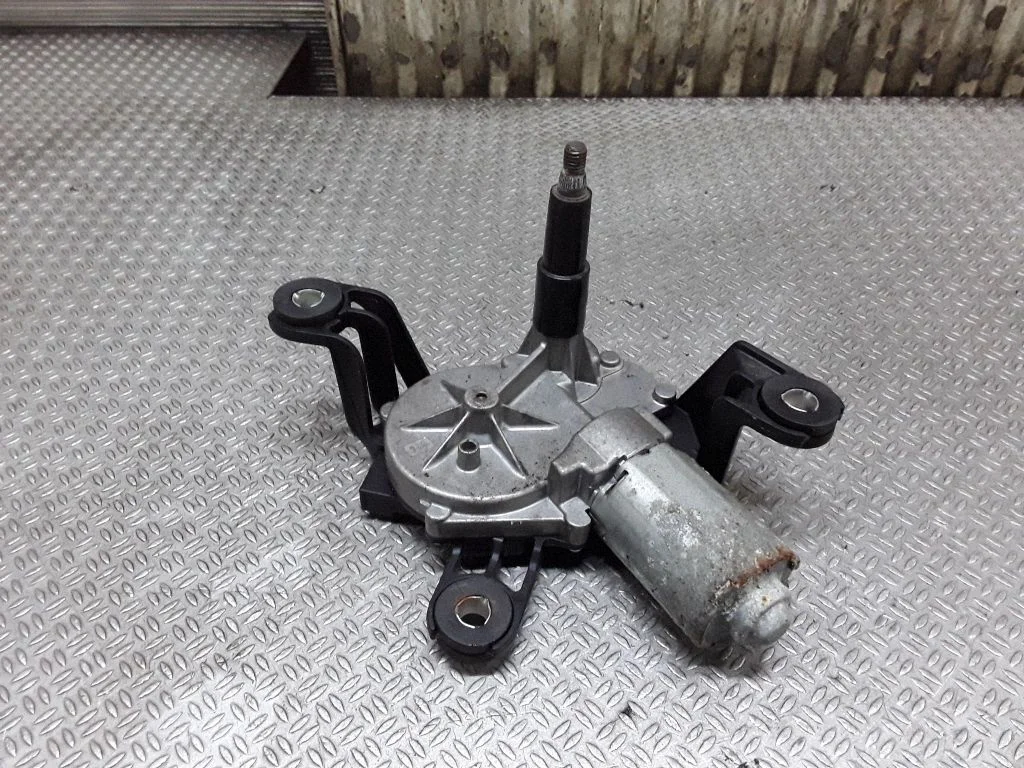 Rear window wiper motor – Opel Astra H (2004-2012)