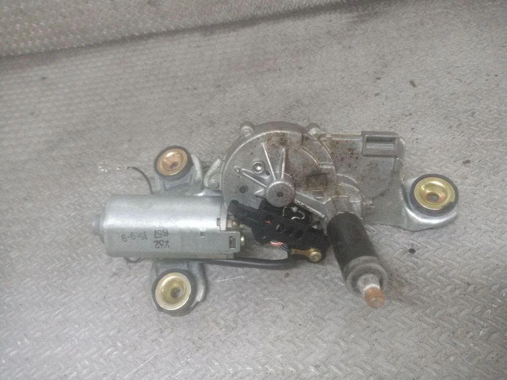 Tagaklaasi kojamehe mootor V97FB17W400AA