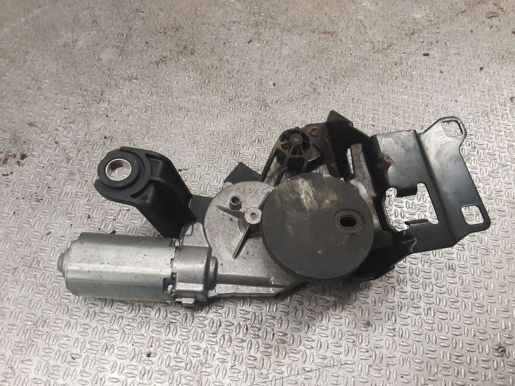 Rear window wiper motor – BMW 3 Series E90 E91 (2005-2012)