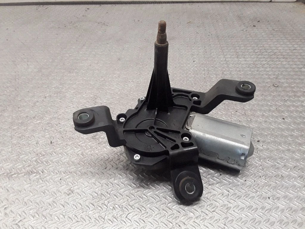 Rear window wiper motor – Opel Insignia A (2008-2017)