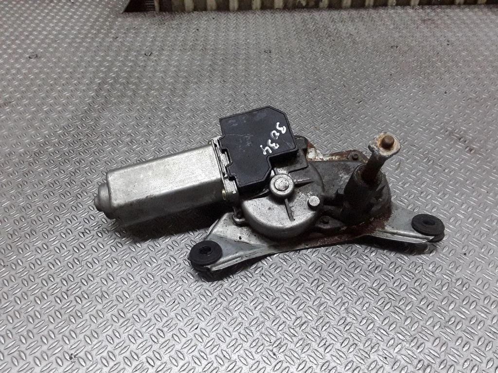 Rear window wiper motor – Toyota Previa (XR30, XR40) II (2000-2006)