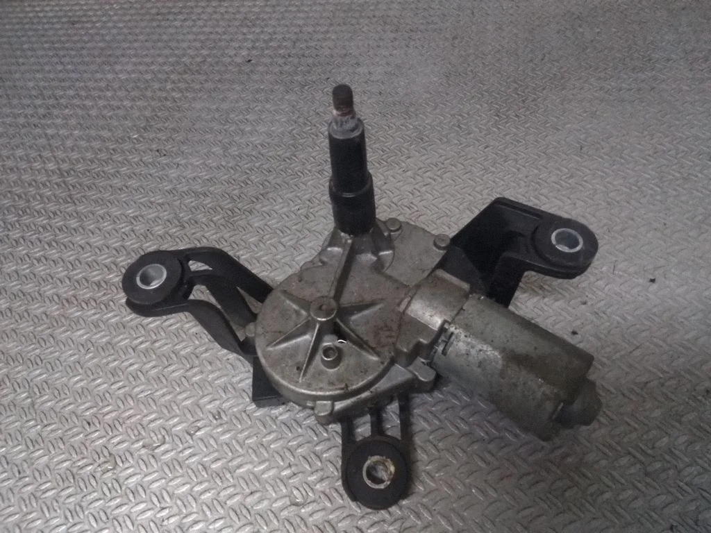 Rear window wiper motor – Opel Astra H (2004-2012)