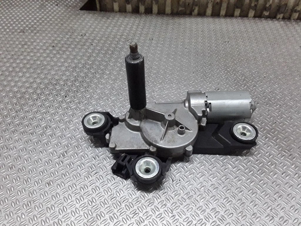 Aizmugurējā stikla tīrītāja motoriņš 0390201582