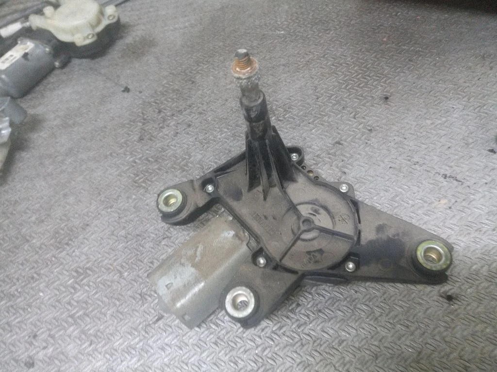 Rear window wiper motor – Renault Megane II (2002-2005)