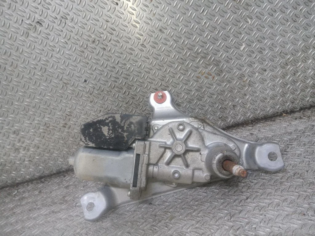 Aizmugurējā stikla tīrītāja motoriņš – Toyota Yaris (2012-2014)