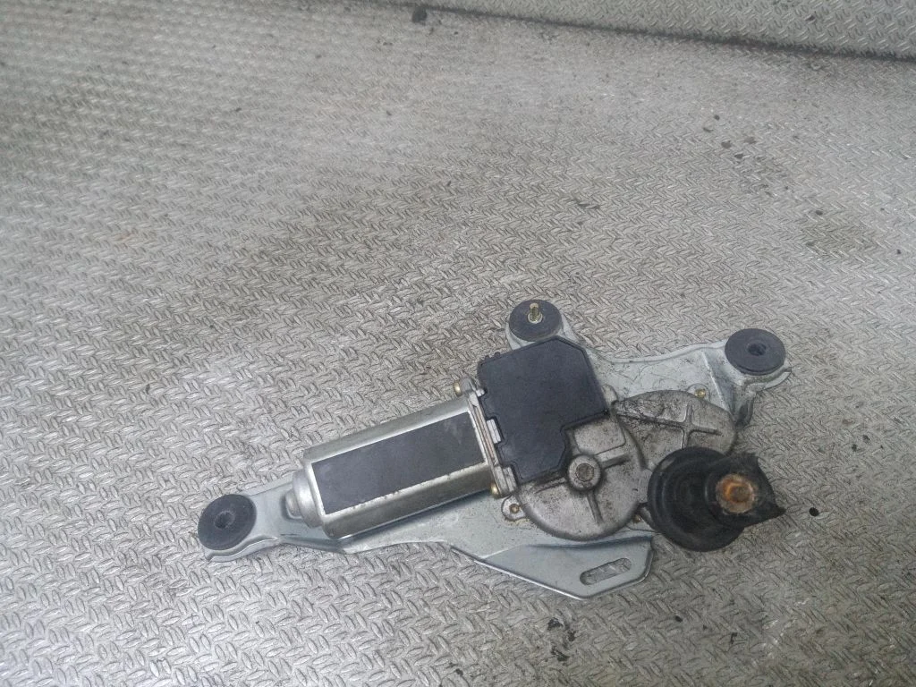 Rear window wiper motor – Toyota RAV 4 (XA20) (2000-2005)