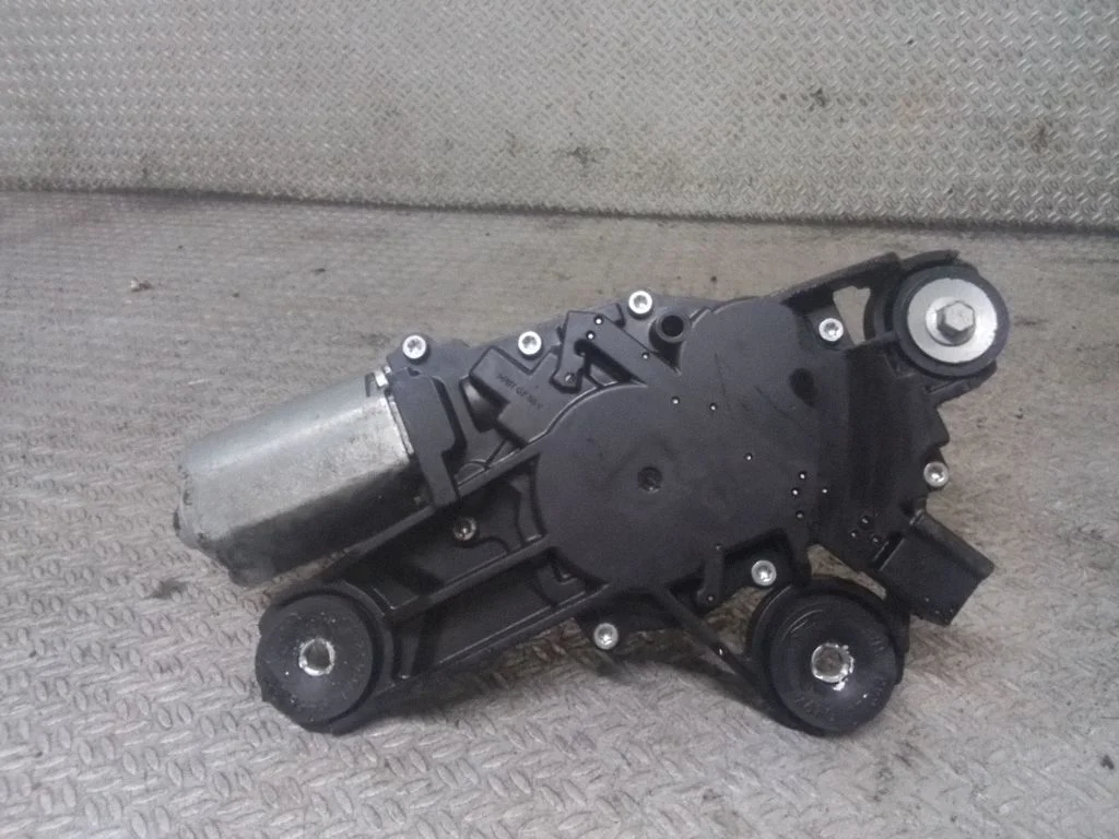 Tagaklaasi kojamehe mootor 3M51R17K441AF