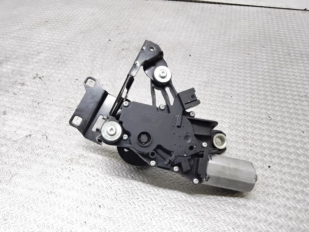 Rear window wiper motor – BMW 5 Series E60 E61 (2004-2010)