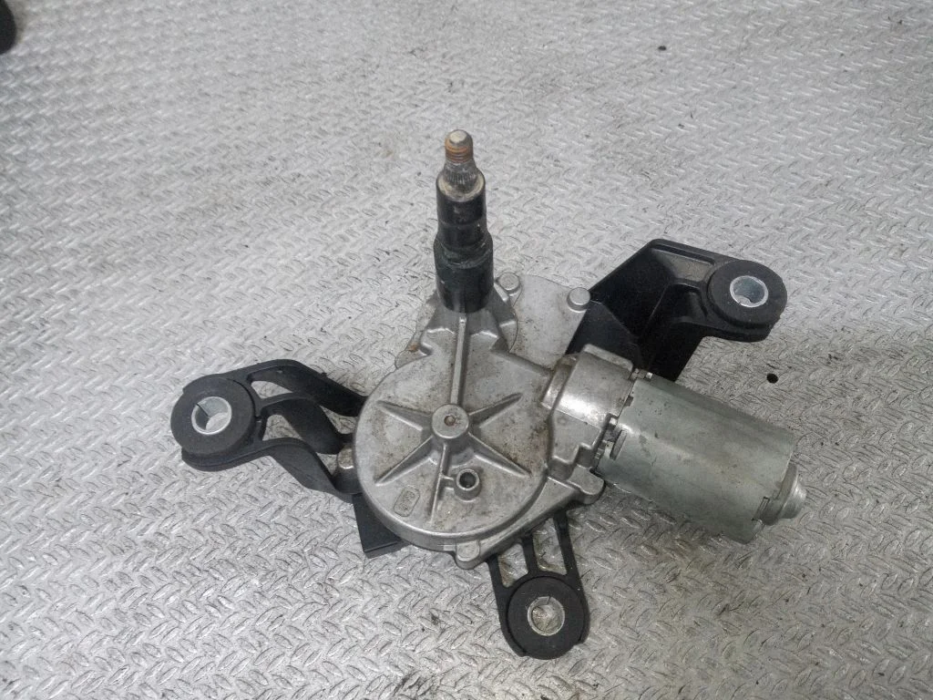 Rear window wiper motor – Opel Astra H (2004-2012)