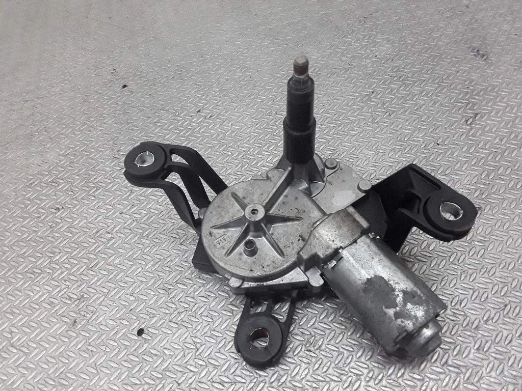 Rear window wiper motor – Opel Astra H (2004-2012)