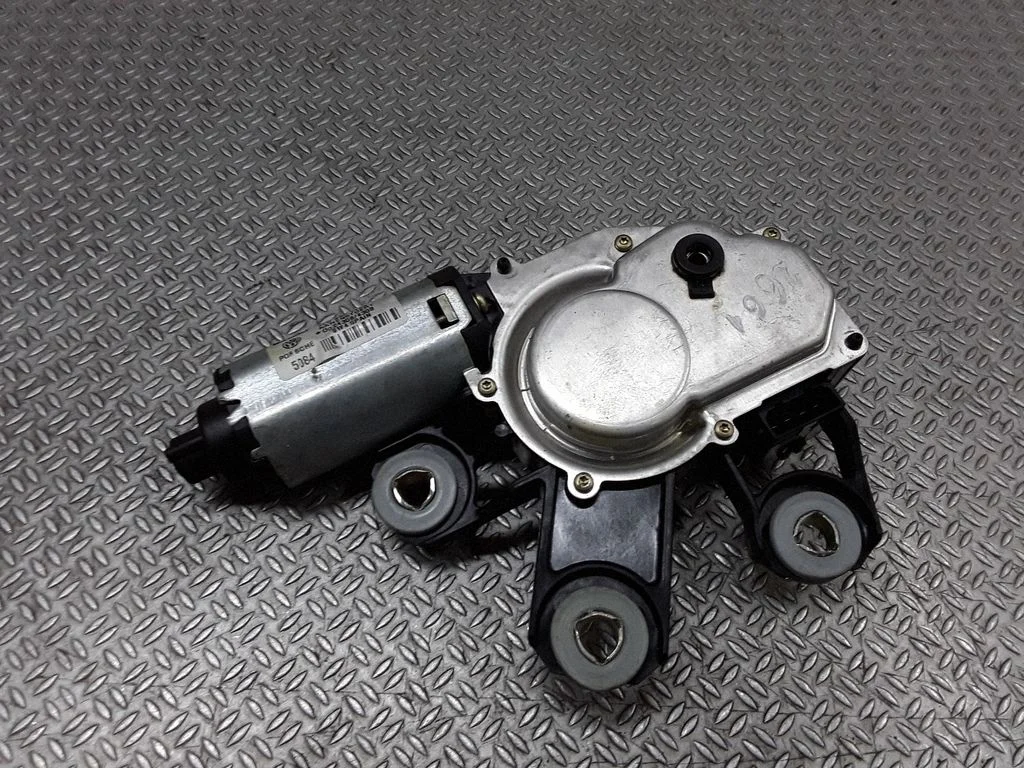 Rear window wiper motor – Volkswagen Touareg I (2002-2010)