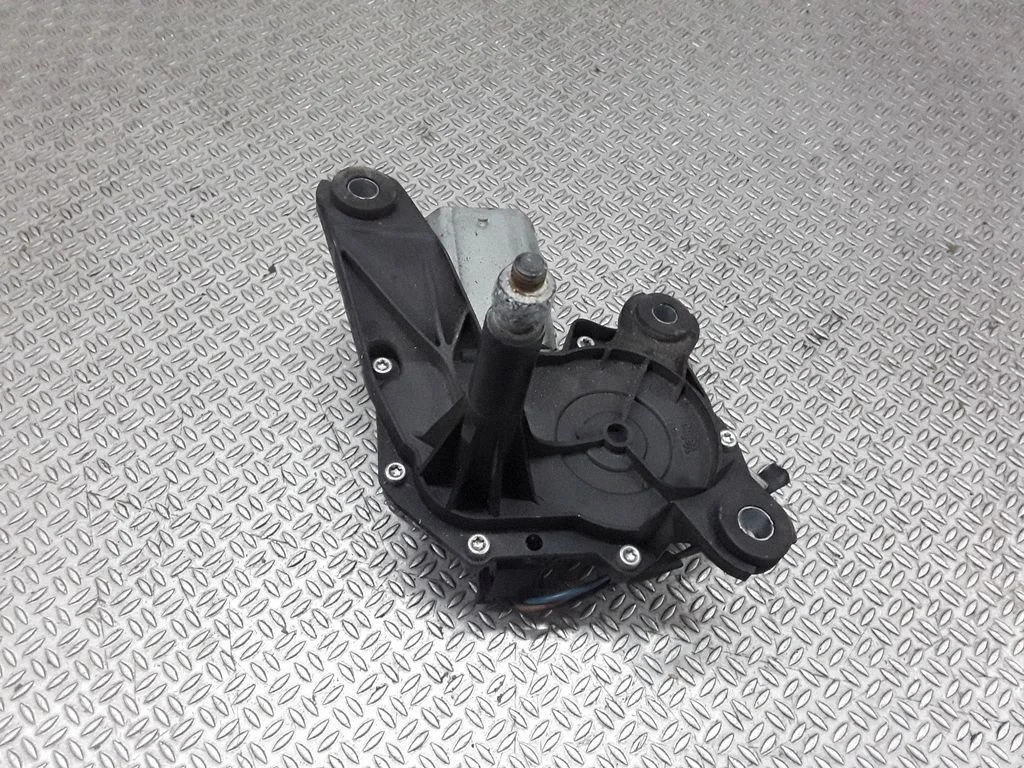 Aizmugurējā stikla tīrītāja motoriņš