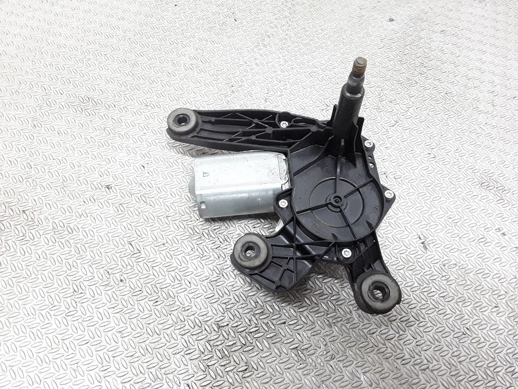Aizmugurējā stikla tīrītāja motoriņš