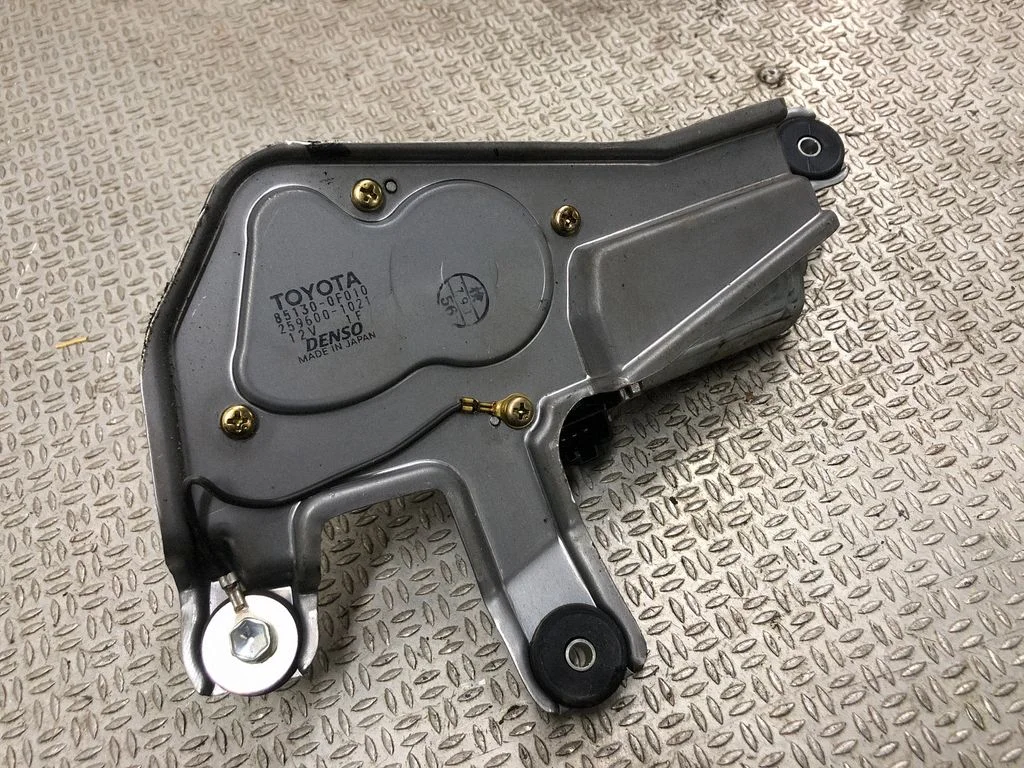 Tagaklaasi kojamehe mootor – Toyota Corolla Verso AR10 (2004-2009)