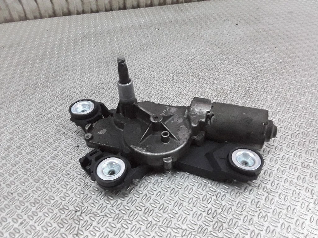 Tagaklaasi kojamehe mootor 7S71A17K441AB