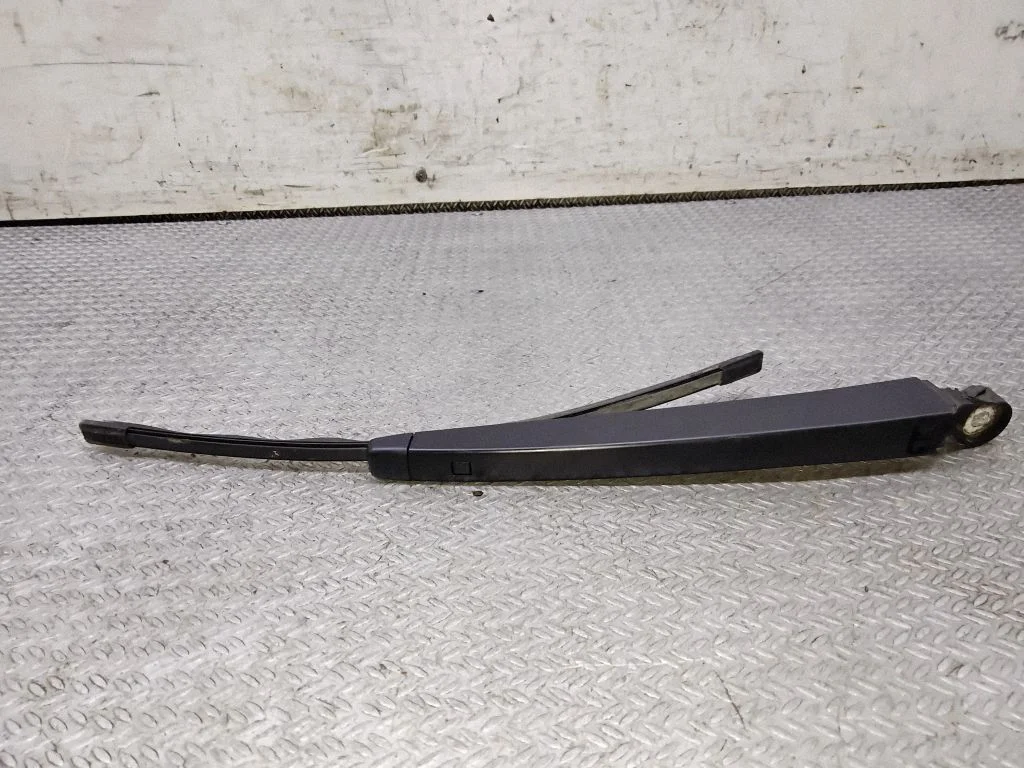 Tagaklaasi kojamehe kang 5M0955707A
