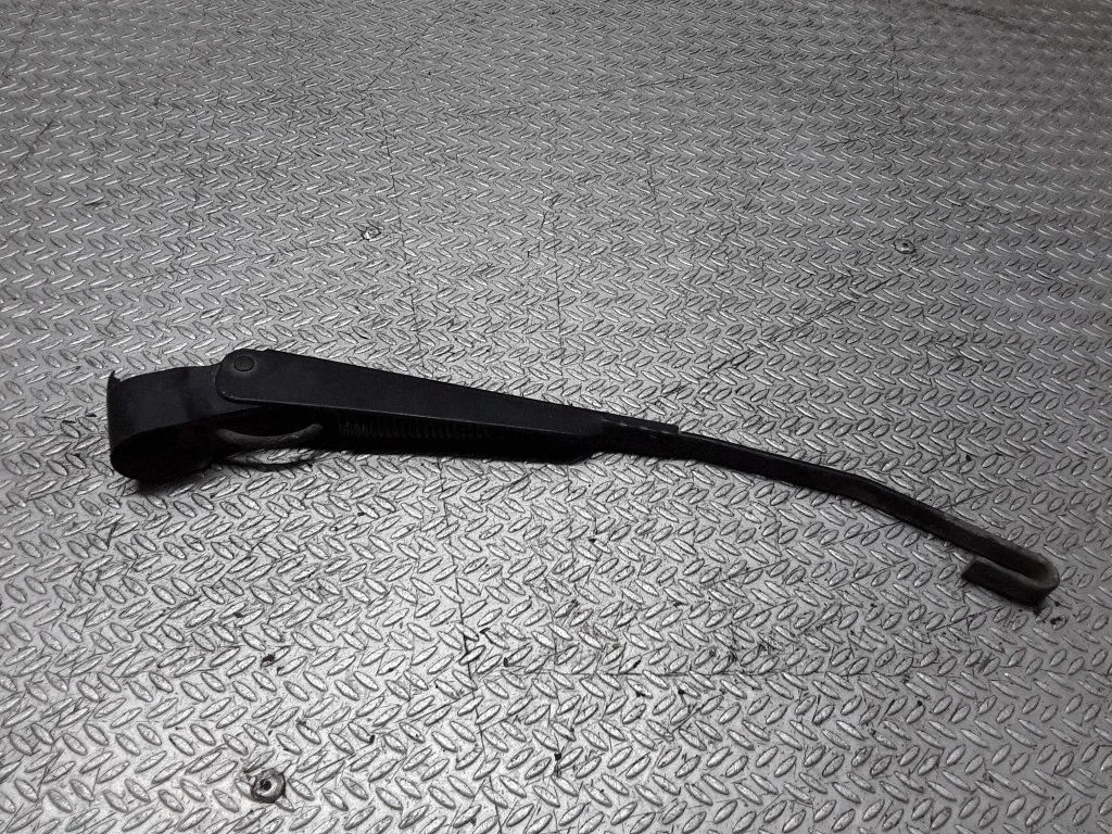 Rear wiper blade arm – Mercedes-Benz ML-Class W163 (1997-2005)