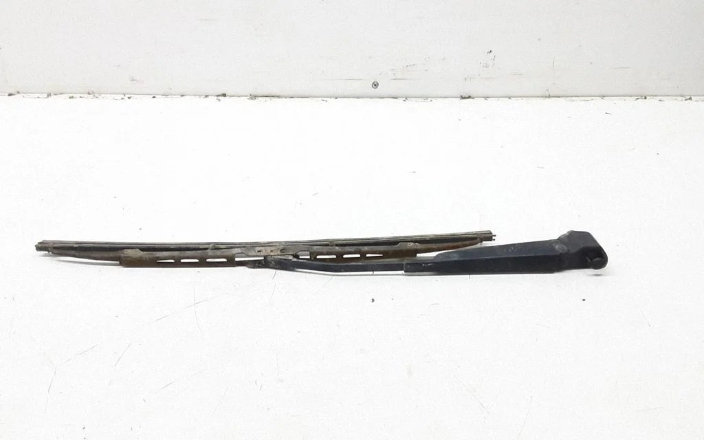 Rear wiper blade arm – Mercedes-Benz ML-Class W163 (1997-2005)
