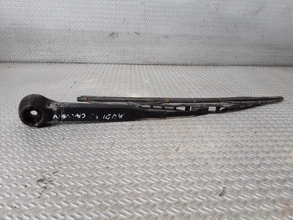 Rear wiper blade arm