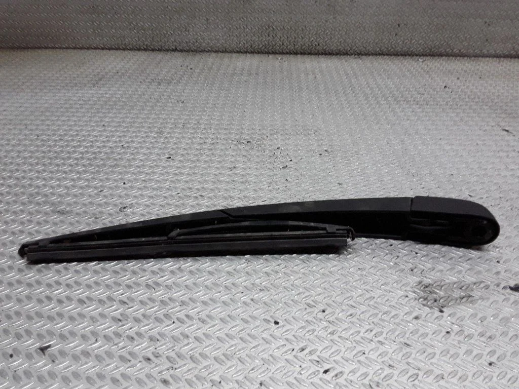Rear wiper blade arm – Renault Megane II (2002-2005)
