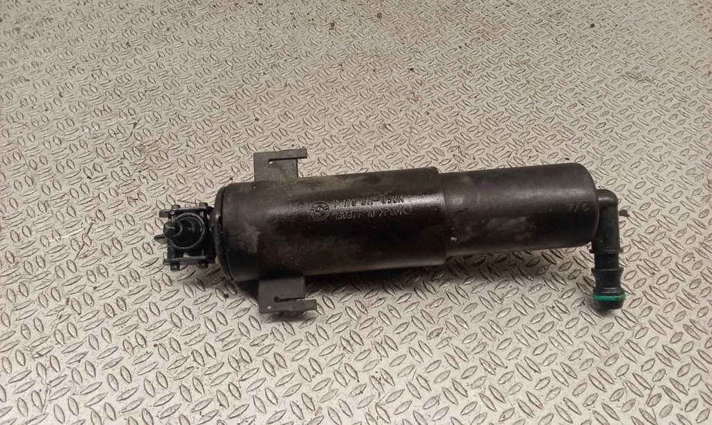 Headlight washer spray nozzle – BMW 3 Series E90 E91 (2005-2012)