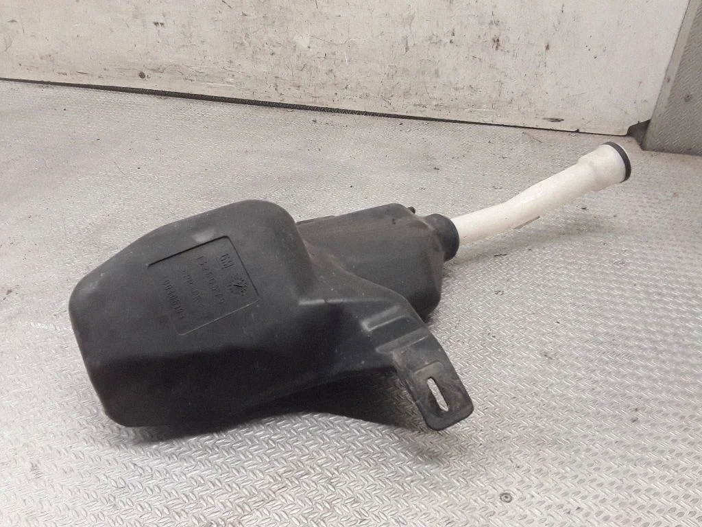 Windshield washer fluid reservoir/tank – Opel Zafira C (2011-2019)