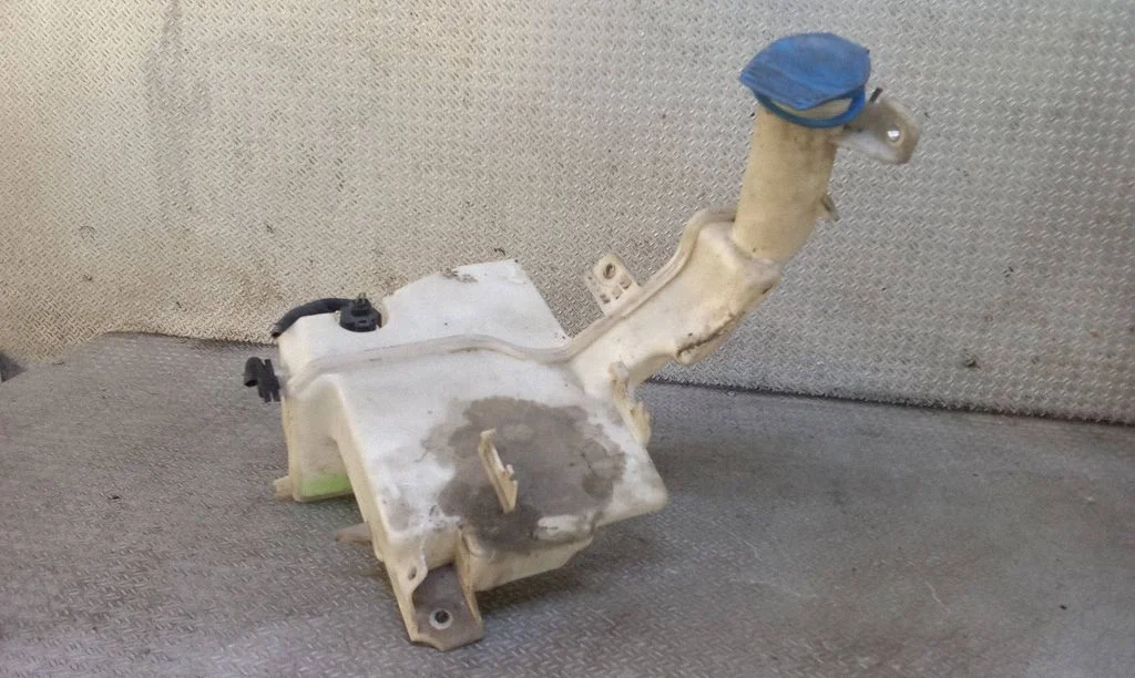 Windshield washer fluid reservoir/tank – Volkswagen Passat CC (2008-2016)