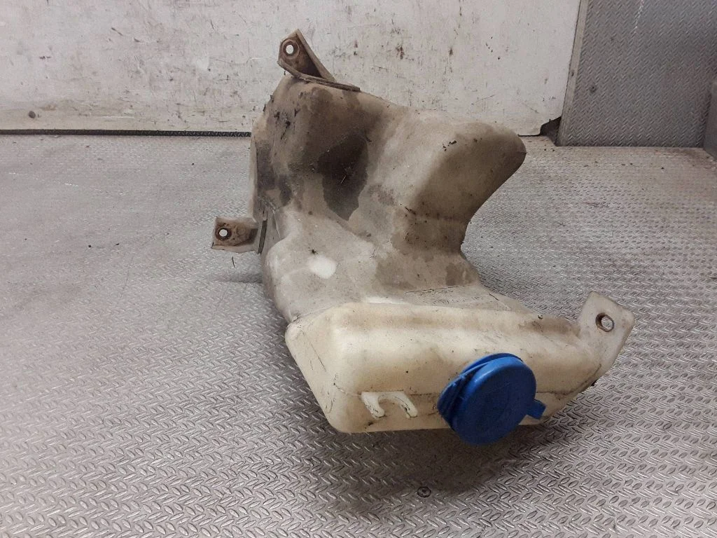 Klaasipesuvedeliku paak – Audi A6 S6 C4 4A (1994-1997)