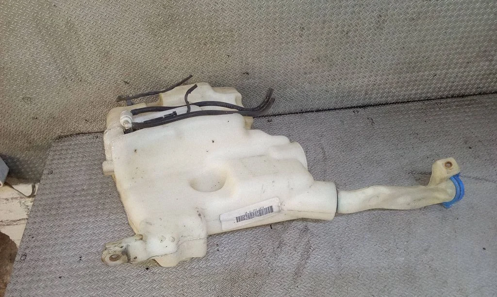 Windshield washer fluid reservoir/tank – Mercedes-Benz ML-Class W164 (2005-2011)