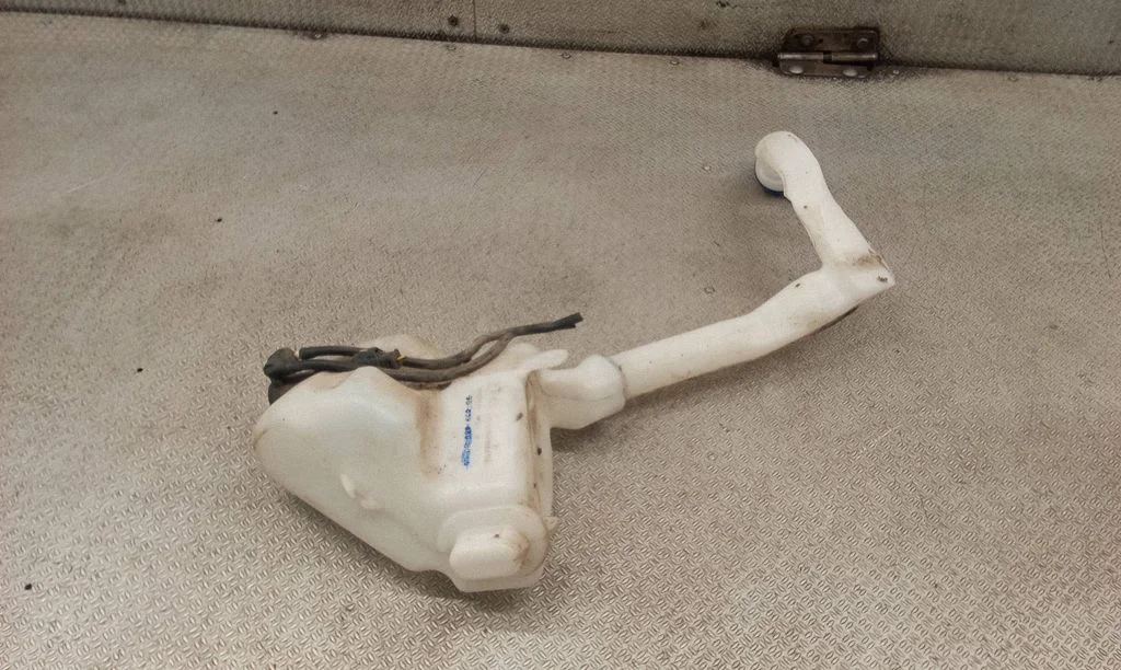 Windshield washer fluid reservoir/tank – Citroen C3 (2016-2024)