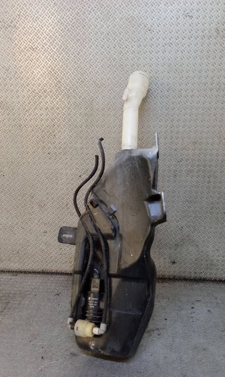 Windshield washer fluid reservoir/tank – Opel Astra H (2004-2012)