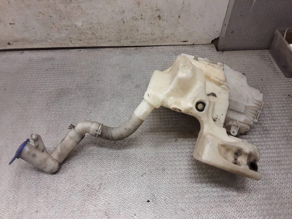 Windshield washer fluid reservoir/tank – Ford S-MAX (2006-2015)